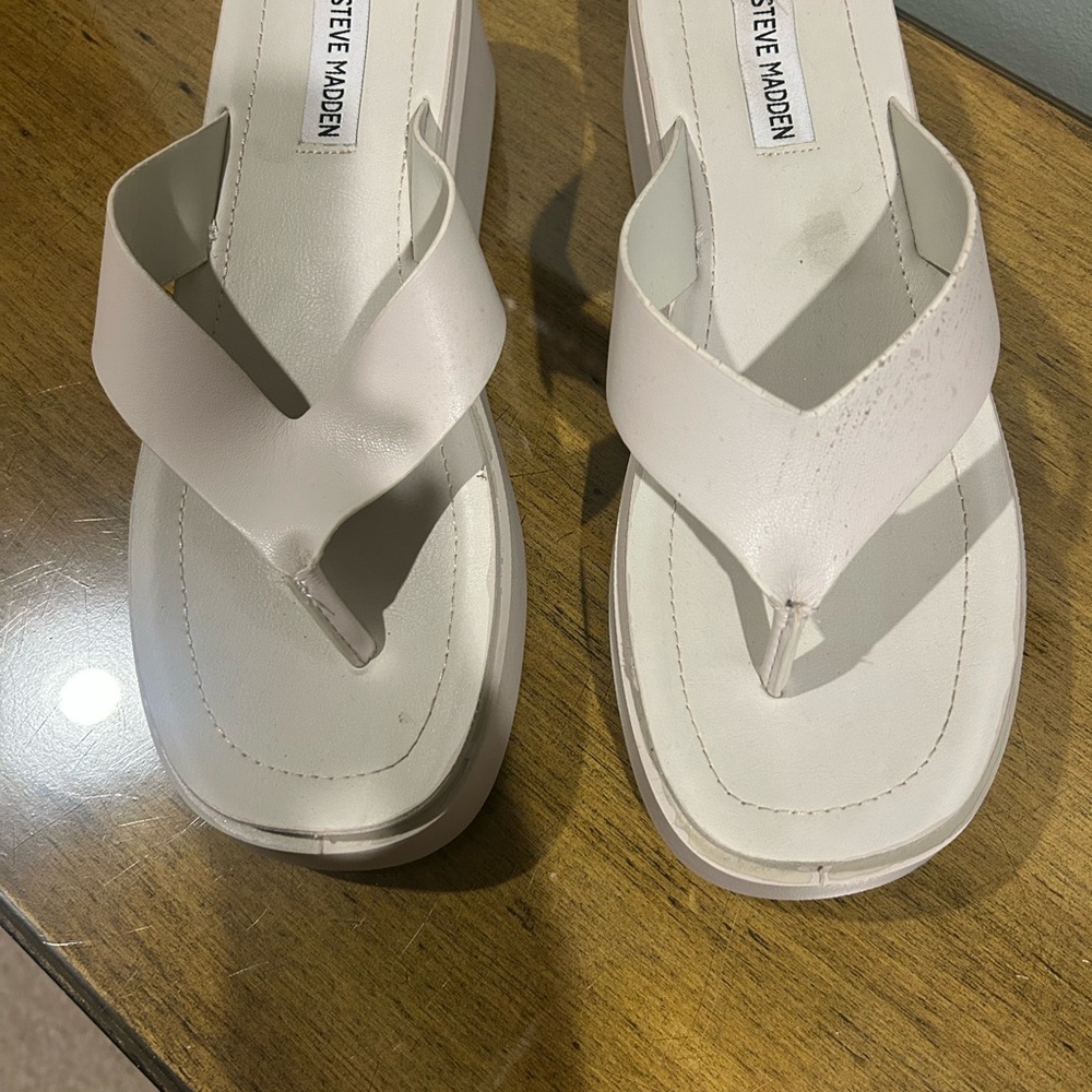Steve Madden White Sandals with Cushioned Sole